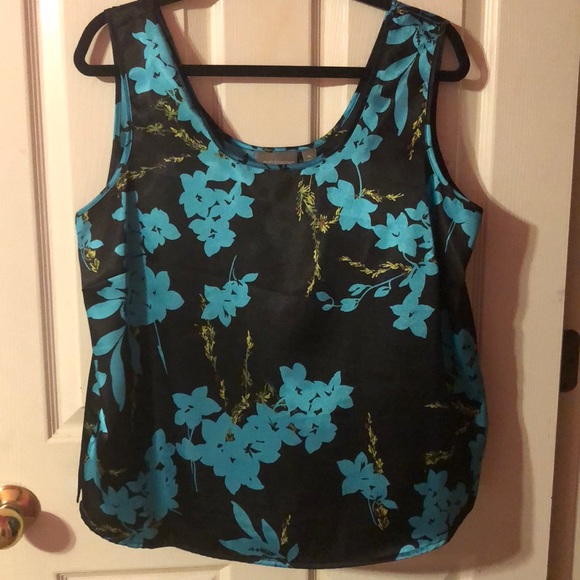 croft & barrow Tops - Satin sleeveless scoop neck camisole

SOLD
